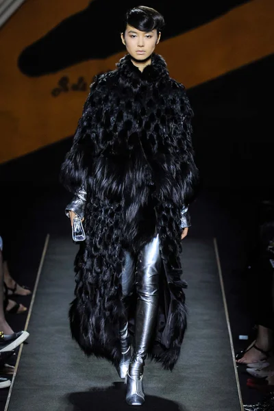 Look 24